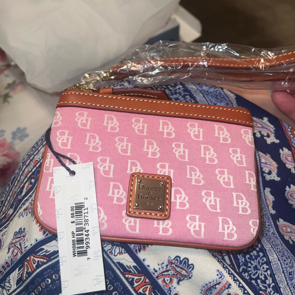 NWT-DOONEY & BOURKE wristlet